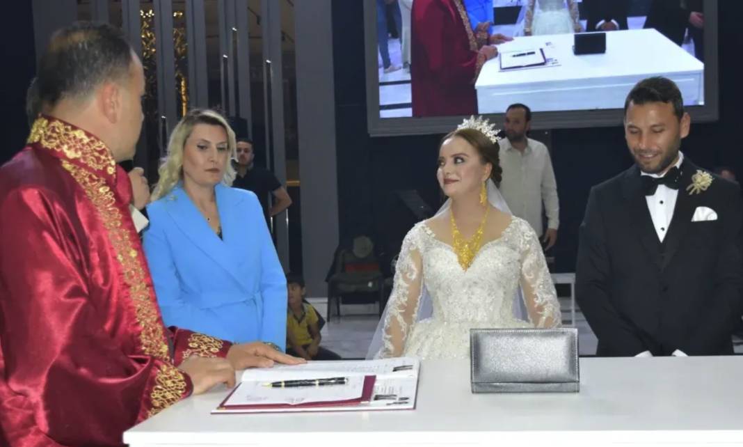 Gaziantep Bu Düğünü Konuşuyor! Muhteşem Düğüne Gaziantep Siyaset Ve İş Dünyası Akın Etti! 2